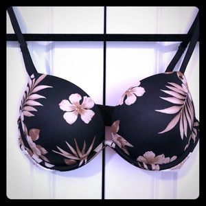 Pink Victoria secret push-up bra